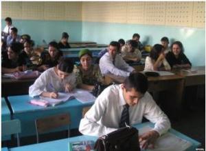 Tajik students, (c) Avesta.tj